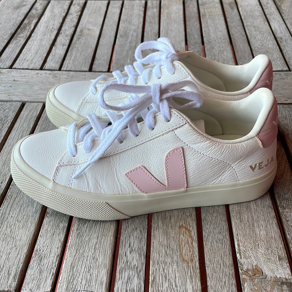 Veja Campo Chromefree.  White leather sneakers. Size 5-US, 36-Euro.